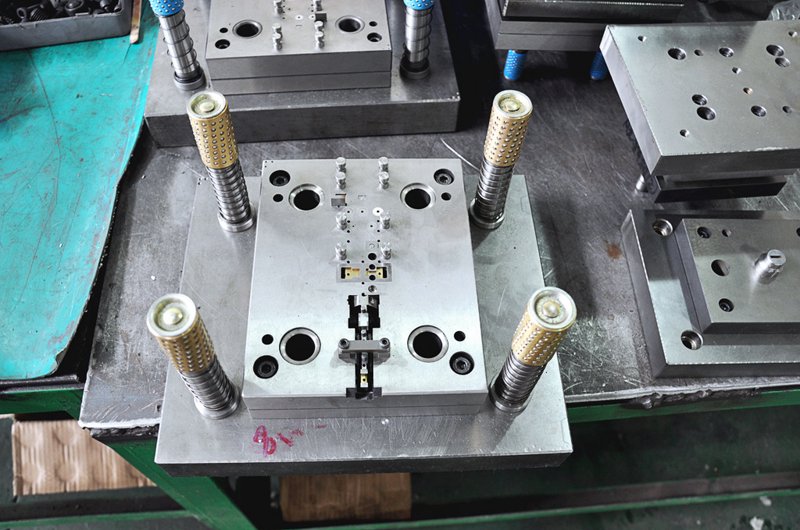 模具制造专业就业前景广阔，但具体选择哪个方向更值得投入？让我们一起来看看。